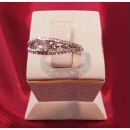 Золотое кольцо с бриллиантами R0040